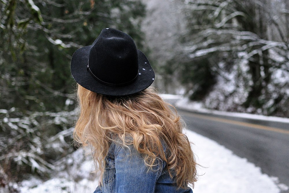 Jak dbać o włosy w zimie? O czym musisz wiedzieć.